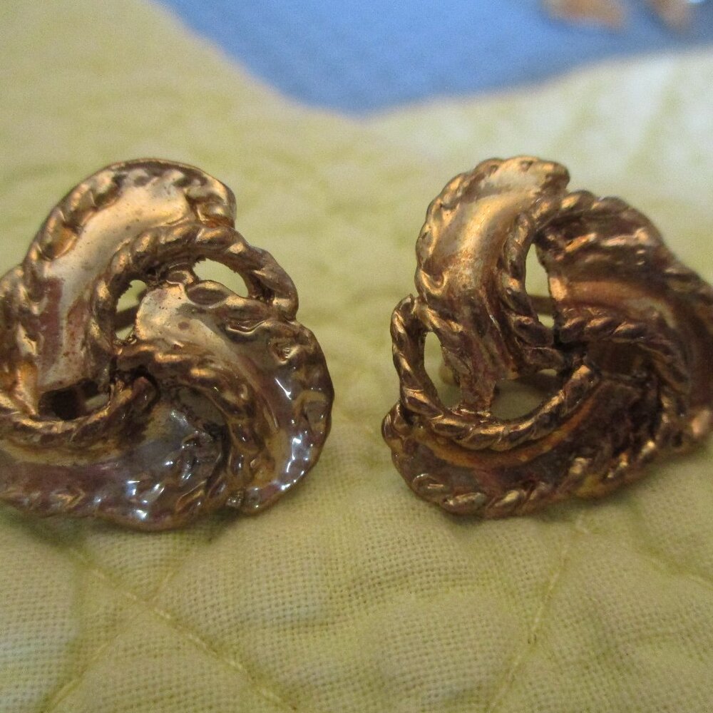 Vintage Goldtone 3/4" Clip-On Earrings